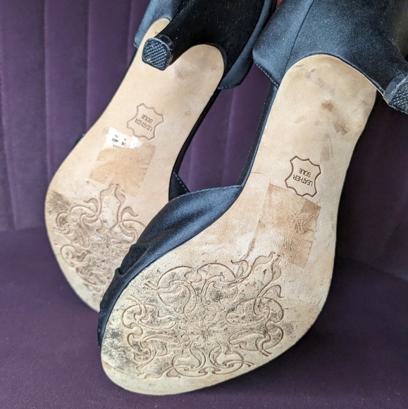 Kenneth Cole Reaction Size 7 Black Satin‎ Formal Heels with Rhinestones - Picture 6 of 6